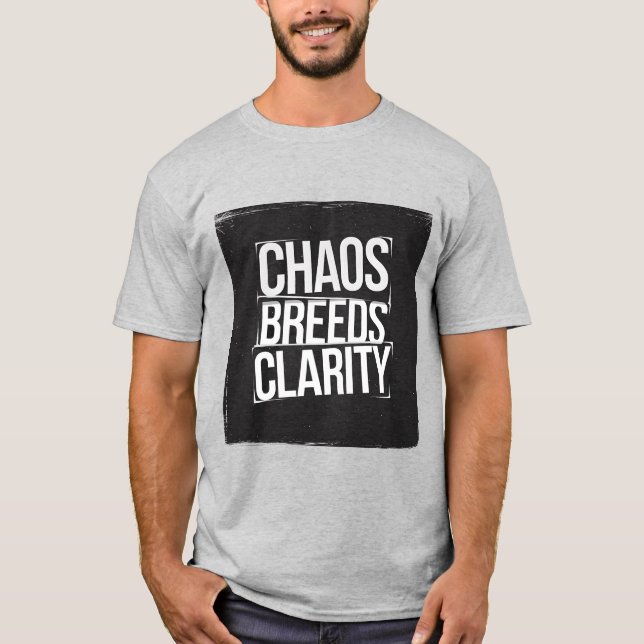 Kantig 'Kaos Frambringar Klarhet' Grunge-typografi T Shirt (Framsida)