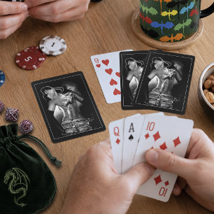 Kantig svart-vit tatuerad drakkvinna casinokort