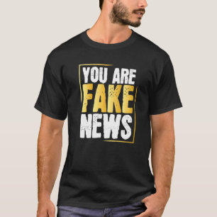 Kantutjämna Politiskt humor-fakenews-citattecken T Shirt