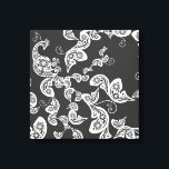 Kanvastrycket Black Blommigt Peacock Deco Art Canvastryck<br><div class="desc">Bohemisk Vintage Vit Blommigt Peacock Design. Den här utformningen illustrerar en stiliserad boho white blommigt friock med en elegant svan som består av paisleyformer som är dekorerade med blommor. Designad av tjock*fa*tin. Enkel att anpassa med egen text, bild eller bild. Kontakta tjock*fa*tin direkt om du vill ha anpassningsbar. Avgifter för...</div>