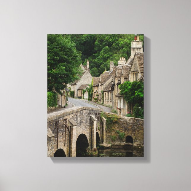 Kanvastrycket Costwments City Castle Combe lodrät  Canvastryck (Framsida)