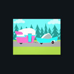 Kanvastrycket Retro Camper/Trailer Stretched Canvastryck<br><div class="desc">Det här Kanvastrycket Retro Camper/Trailer och Car Stretched har ett modernt, minimalistiskt tecknad teckning som lämnar dig redo att ta dig till den öppna vägen. Som en hyllning till 1950-talet har den här konstruktionen en vintage turkofferbil med vit topp, som drar en kitschyfärs resvagn till slutdestinationen. Den helt återställda, retro...</div>