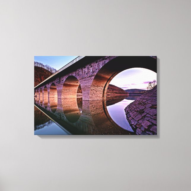 Kanvastrycket Solnedtonat  för Bridge Arches Sunse Canvastryck (Framsida)