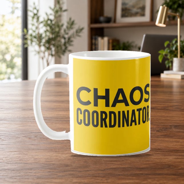 Kaos Koordinator Djärv Gul Rolig Mugg (Skapare uppladdad)