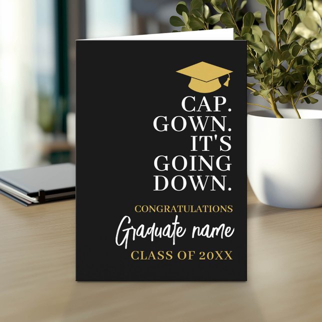 Kap Gown Det går ner - Namn Modern Studenten Kort (Custom Graduation Greeting Card - Add the Graduate's Name)
