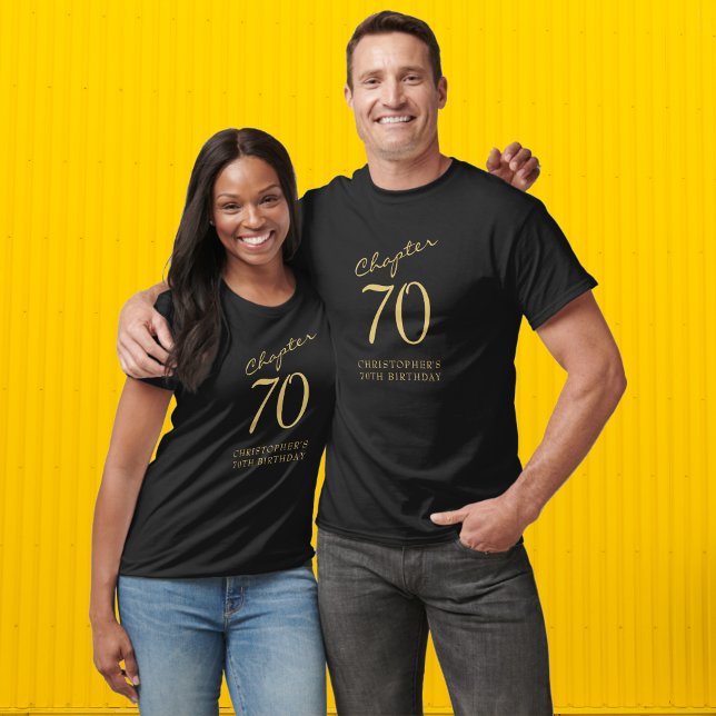 Kapitel 70 70:e Födelsedagsfesten Svart och Guld T Shirt (Celebrate that 70th birthday in style with these unique personalized T-shirts.)