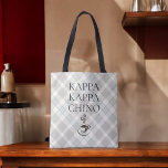 Kappa Kappa Chino Funny Coffee Älskare Play Tygkasse<br><div class="desc">Vem kärlek kaffe?! Den här roligten har skapats särskilt för kaffe älskare,  baristas,  restaurangservrar med mera. Det användor en centrifugering på ett broderligt namn med KAPPA KAPPA CHINO-text och en styv hett kopp på cappuccino nedanför texten. En neutralt beige plaid mönster utgör snyggtens bakgrund med en liten blå nyans.</div>