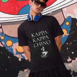 Kappa Kappa Chino Funny Coffee Älskare T Shirt<br><div class="desc">I coola t-shirt för kaffe älskare finns det en spin på grekiska organisationer med KAPPA KAPPA CHINO-text och en styv hett kopp av cappuccino-grafik under texten. Välj bland de många skjortorna stilar och färg för en roligt skjorta som du ska ha på dig.</div>