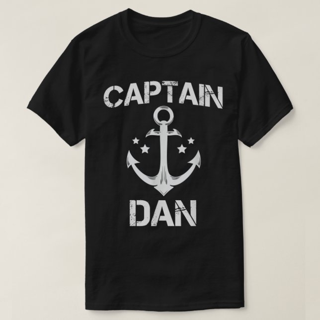 Kapten Dan Funny Birthday Personlig Namn Boat T Shirt (Design framsida)