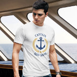 Kapten Din Boat Namn Anchor Guld Laurel White T Shirt<br><div class="desc">En designad sjöbåtsankare i anpassningsbar,  guld stil lagrel löv och guld med kapten rank eller annan titel och Din Personlig Namn eller Boat Namn på en vit T-Shirt. Gör en underbar gåva.</div>