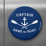 Kapten med Boat Namn Anchor Oars White Navy Blue Magnet<br><div class="desc">Snyggt runt kylskåp med personligens kapten eller annan rang,  ditt namn eller båt namn eller önskad text och en anpassningsbar nautisk ankare och korsade öron i vitt på marinblått eller välj färg i bakgrunden för att matcha din dekoration. Gör en underbar unik gåva.</div>