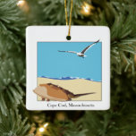 Kaptorn, MORSA Horseshoe Crab Sea Gull Beach Julgransprydnad Keramik<br><div class="desc">Ornament med tvådimensionell havsgull bild som flyger över stranden med vågar. Datum Anpassade på baksidan. Cape Cod,  Massachusetts på framsidan i Baskerville Font</div>