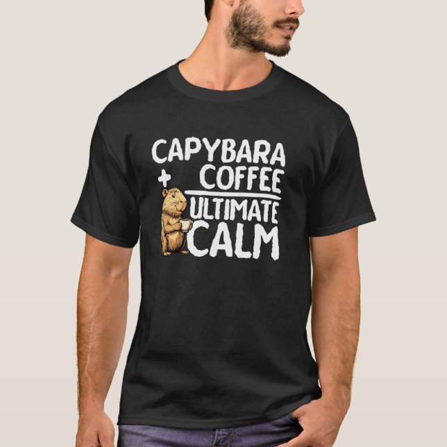 Kapybara och Kaffe Ultimat Lugna T Shirt (Framsida)