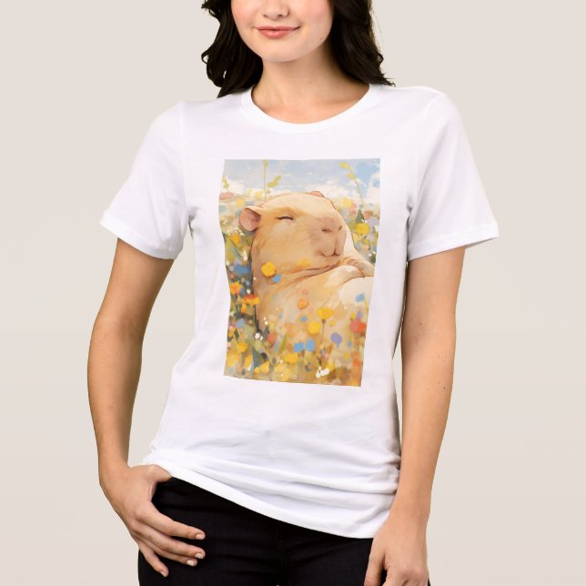Kapybara vilar i fridfull betesmark t shirt (Framsida)
