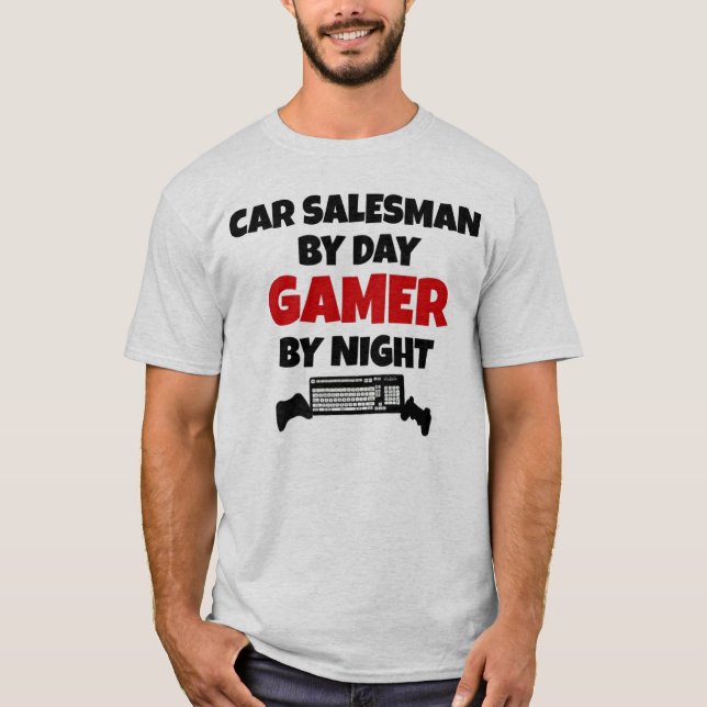 Kar Salesman by Day Gamer by Night Tee Shirt (Framsida)