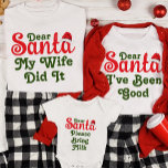 Kära Santa Anpassningsbar-gruppen för julfamiljen T Shirt<br><div class="desc">Lägg till ett streck med humor och en hel del charm till din familjs firande med vår "Kära Santa"-Anpassningsbar "Funny julfamilj" T-Shirt. Denna vackra skjorta och personlig är perfekten till att din familjs unika önskemål i julafton med en humoristisk skjorta. Anpassa skjortan med din familj namn och enskilda namn för...</div>