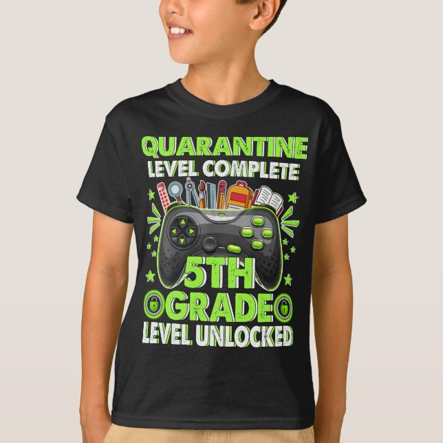 Karantän 5:e Klass-nivån olåst Back to school T Shirt (Framsida)
