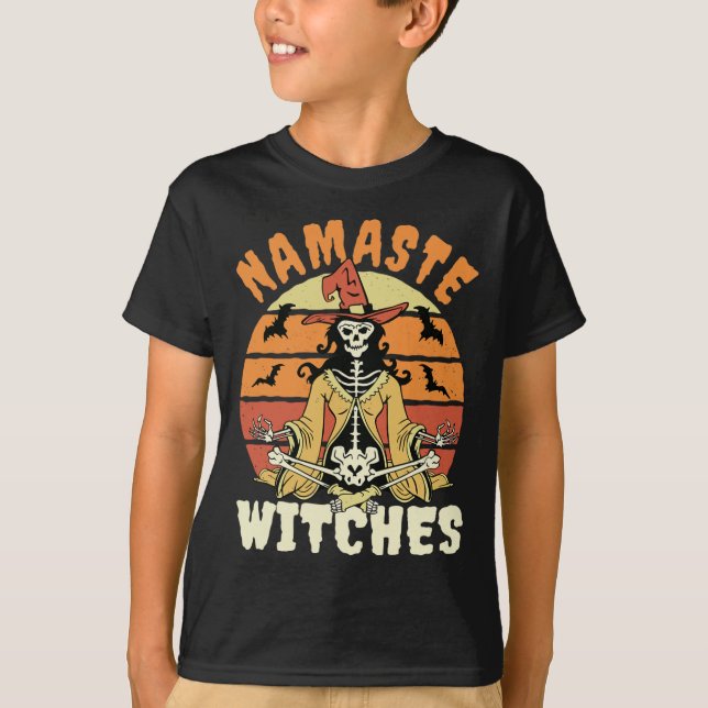 Karate A man in Anime Stil Slår Karate T Shirt (Framsida)