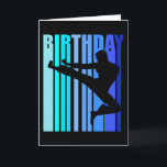 Karate Birthday Manar Kids Boys Retro Vintage Kort<br><div class="desc">Dessa karattemade kläder är för manar och pojkar är toppen coola. Med en silhuett för sport av en man eller pojke som spelar fotboll i en återblå formad grafik. De är trendig, unika, coola och söta. De här sportetiska gåvorna för manar är coola. Om du gillar retroplagg för din son...</div>