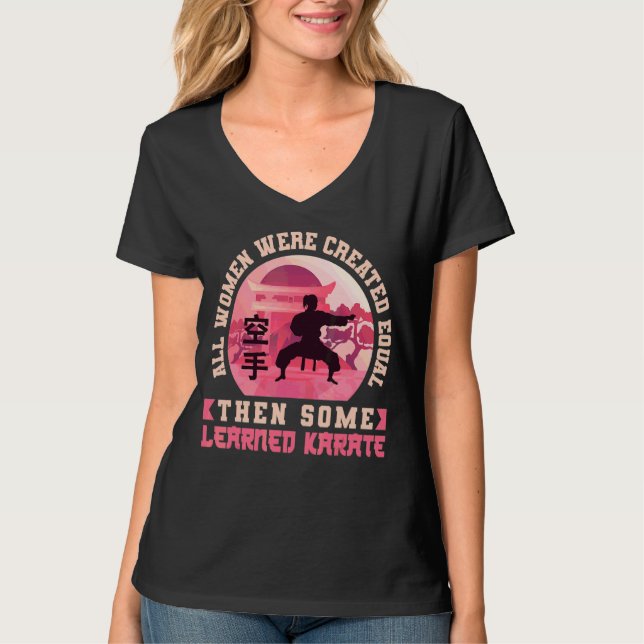 Karate Black Bälte Gi Alla kvinnor Skapades. T Shirt (Framsida)