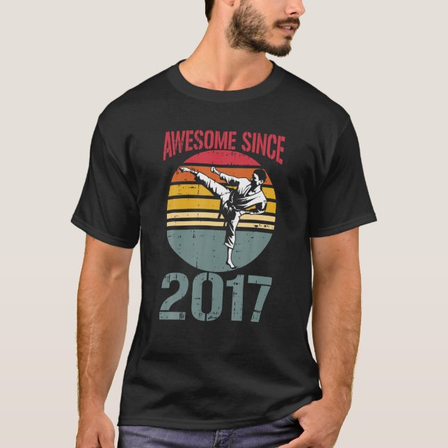 Karate Fantastisk sedan 2017 5:e födelsedagen 5 år T Shirt (Framsida)