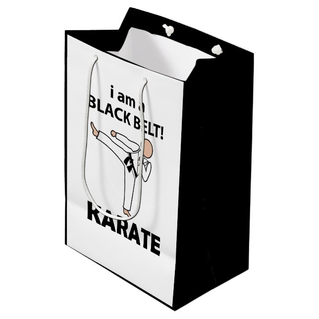 Karate I är A Black Bälte Karate (Framsidan Vinklad)