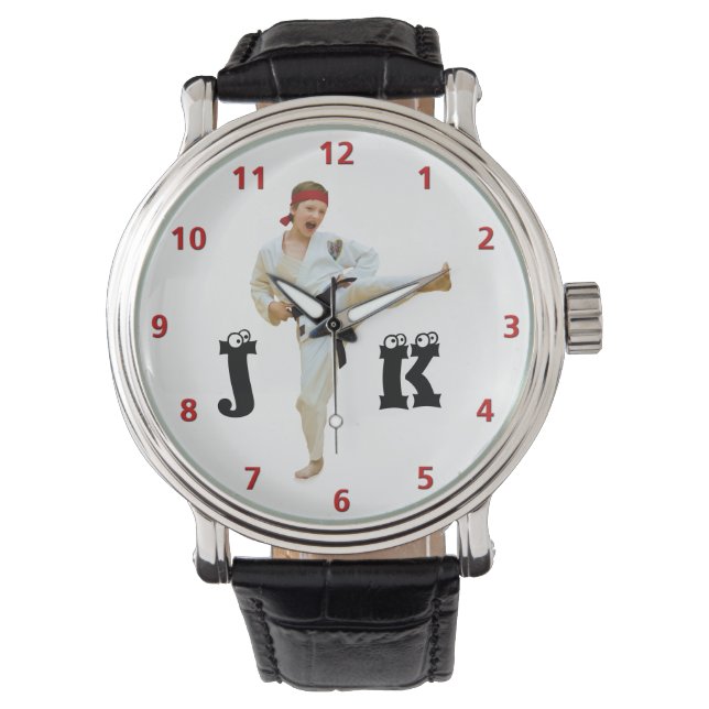 Karate Kicking Black Bälte Anpassa Monogram Armbandsur (Framsida)
