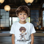 Karate Martial Arts T Shirt<br><div class="desc">Pojkens Karate Martial Arts T Shirt - Den här karate/martial artits T-tröjan har en riktig spark på den. Med ett litet redo till strejka och redo för att tjäna ett svart bälte i partying. Teknologin och andan i martialkonsten springa är djupt förankrad med många. Ge din lilla sensibilitet är en...</div>