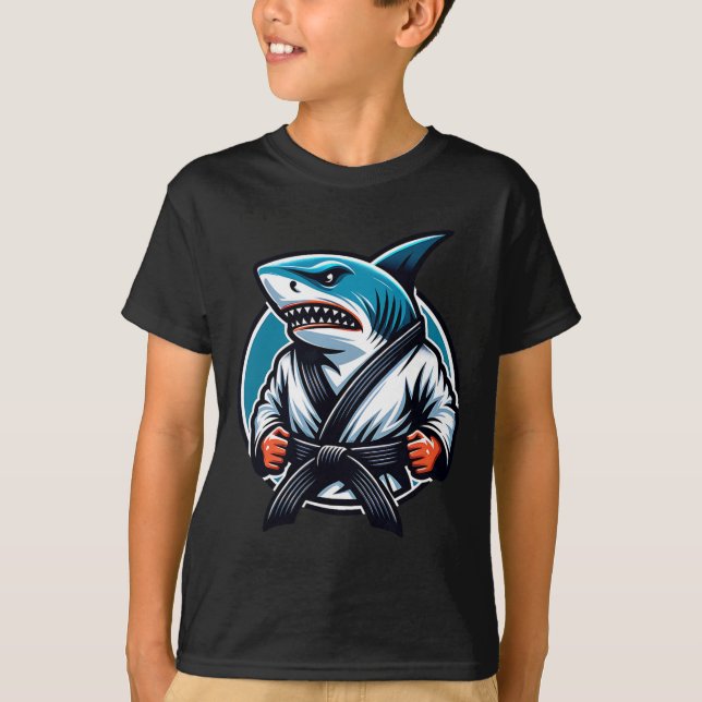 Karate Shark with Black Bälte Power T Shirt (Framsida)