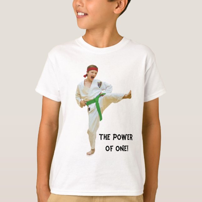 Karate som sparkar, grönt bälte, anpassade, tee (Framsida)