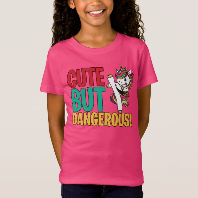 Karate Unicorn Taekwondo Cute, men farlig flotta T Shirt (Framsida)