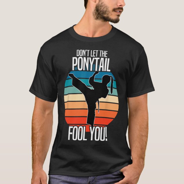 Karateflicka - Låt Dig Inte Luras Av Hästsvansen R T Shirt (Framsida)
