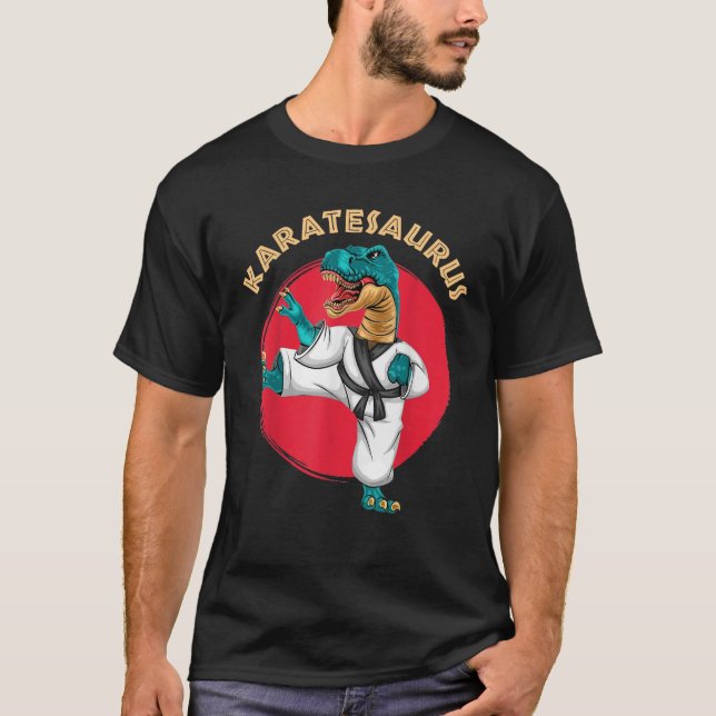 Karatesaurus Funny Karate Dinosaur T Shirt (Framsida)