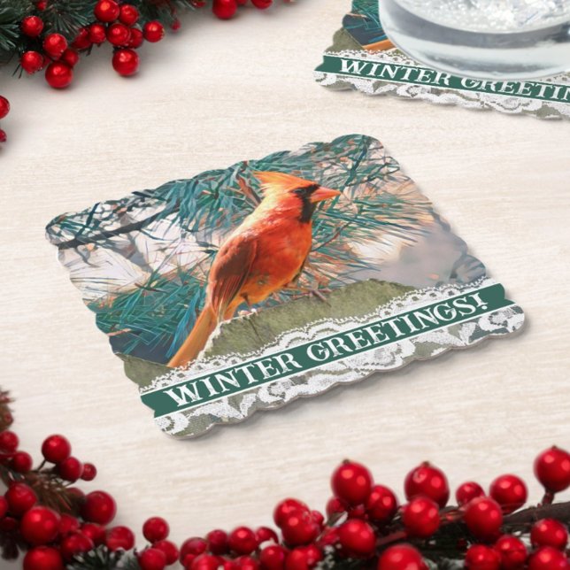 Kardinal längst fram på Winter-Träd i Gräs Underlägg Papper (This paper coaster for your winter gathering features a beautiful red bird against a pine tree.)