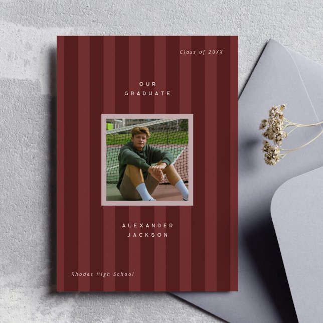 Kardinalröd Sportiga Ränder Examen Foto  Meddelande (maroon red sporty stripes modern graduation photo announcement card)