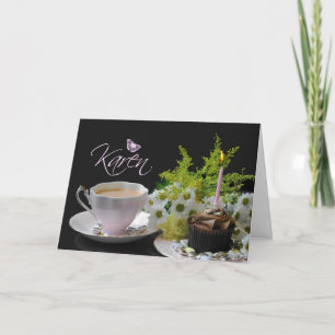 Karen födelsedagkort med tårtaTea och blommor Kort