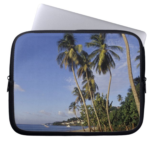 KARIBIEN, Grenada, St. George, Båtar på palm Laptop Sleeve (Framsidan)
