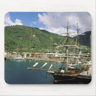 Karibien, St. Lucia, Soufriere. Båtar i Musmatta