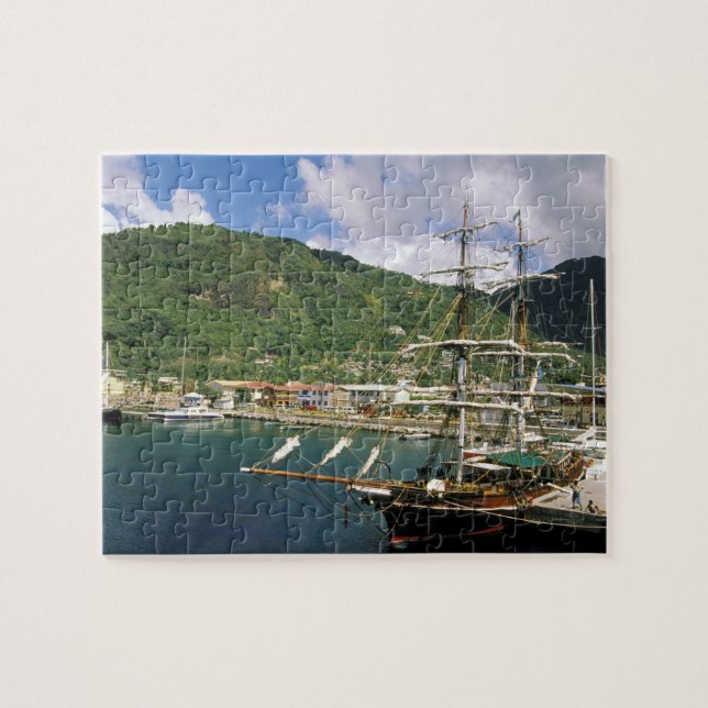 Karibien, St. Lucia, Soufriere. Båtar i Pussel (Horisontell)