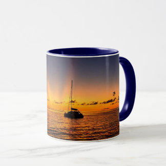 Karibisk solnedgångs-segelbåt kaffemugg
