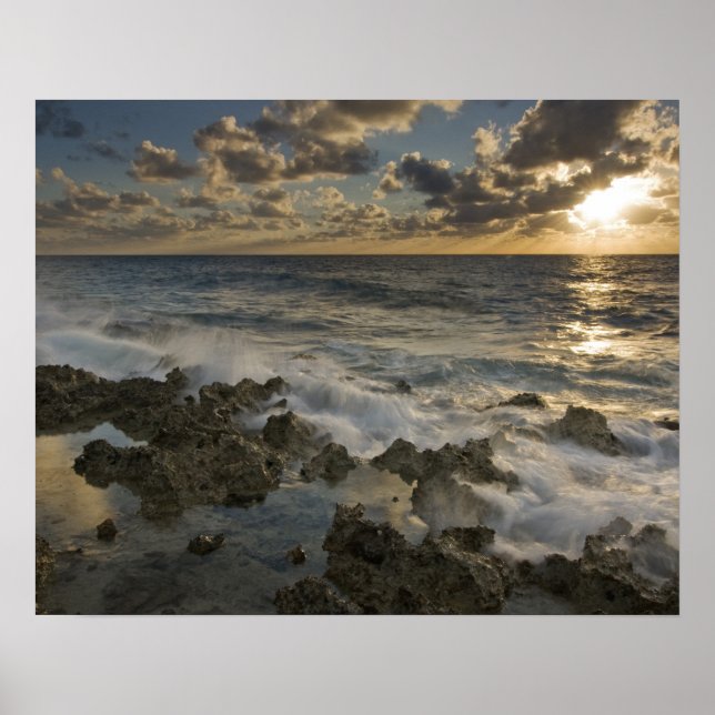 Karibiska havet, Caymanöarna.  Kolliderande vågor  Poster (Framsidan)