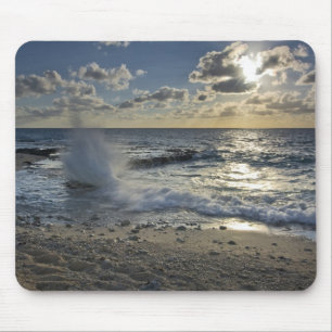 Karibiska havet, Caymanöarna. Vågor som bryts Musmatta