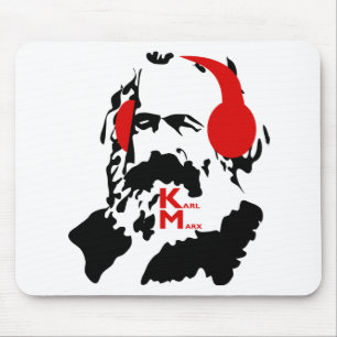KARL MARX MED HÖRLURAR MUSMATTA