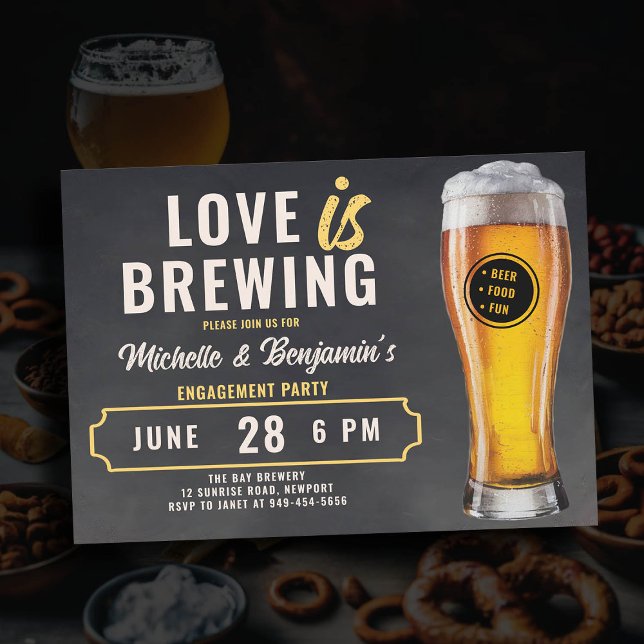 Kärlek är Brewing Beer Couples Förlovningsfest Inbjudningar (love is brewing beer engagement party invitation brewery party rustic chalk board)
