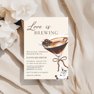 Kärlek är Brewing Chic Martini Möhippa Inbjudningar