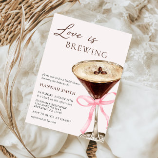Kärlek är Brewing Chic Martini Möhippa Inbjudningar