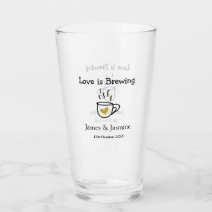 Kärlek är ett bryggkaffe mugg guld-hjärtparet namn glaskopp