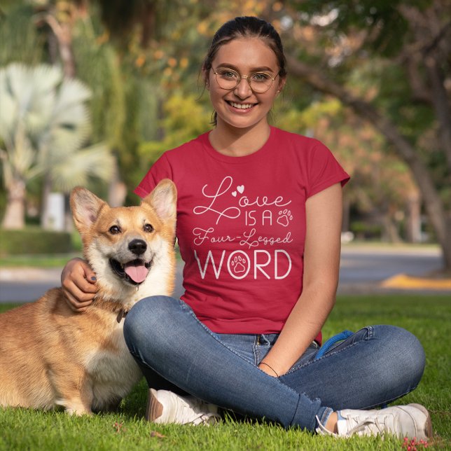 Kärlek är ett fyraåldrat Ord T Shirt (love is a four-legged word t-shirt for dog lovers)
