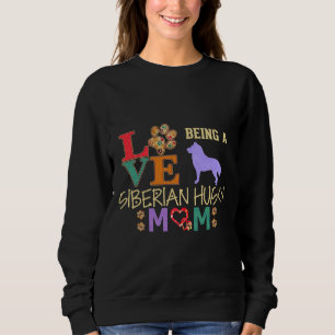 Kärlek är ett Siberian husky Mamma T Shirt