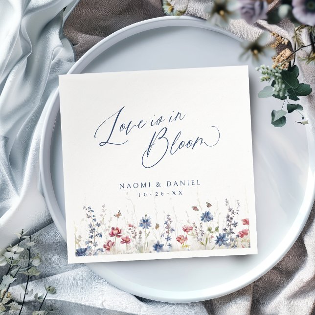 Kärlek är i blom Navy Vildblomma Rustik Bröllop Pappersservett (Love is in Bloom Navy Wildflower Rustic Wedding Napkins)